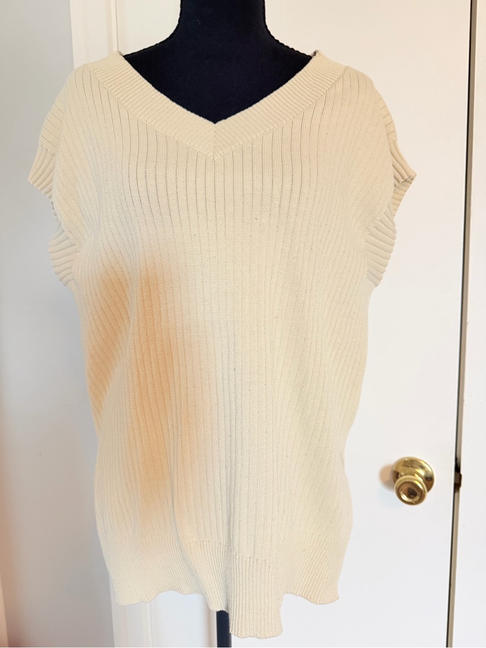 V-Neck Ribbed Knit Sleeveless Sweater - Cream